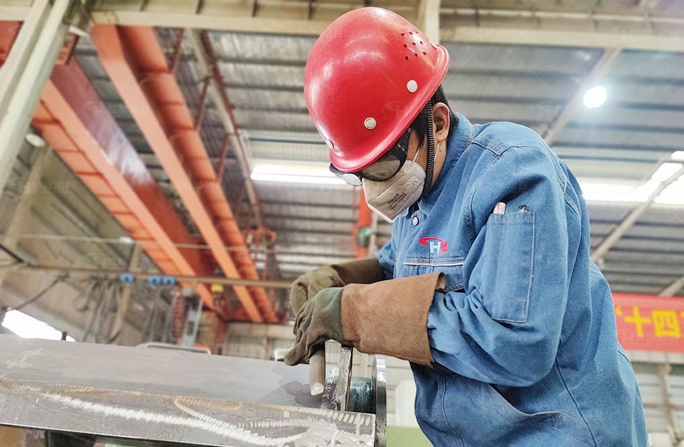 礦石磨粉機(jī)生產(chǎn)車間 礦石磨粉機(jī)生產(chǎn)車間