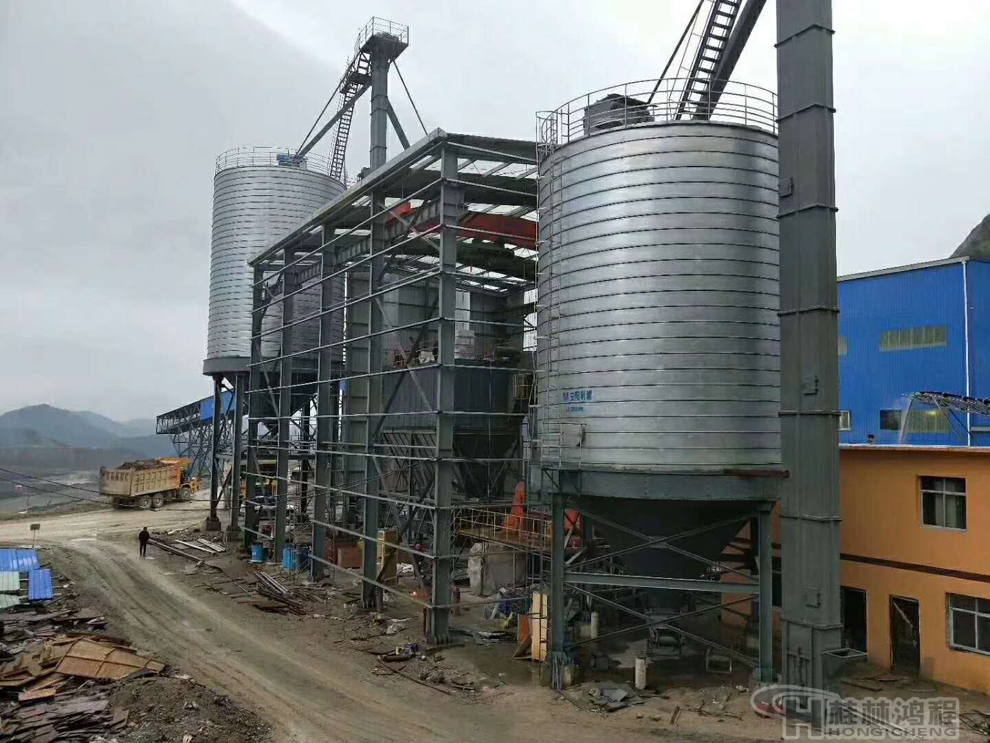 礦渣立磨HLM2000立式磨粉機 礦渣立磨HLM2000立式磨粉機