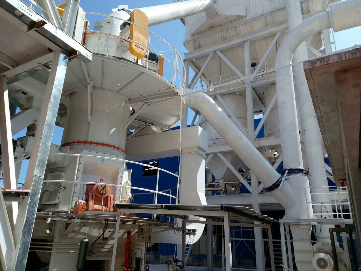 石灰石立式磨粉機(jī)HLMX電廠脫硫用立式磨粉機(jī) 石灰石立式磨粉機(jī)HLMX電廠脫硫用立式磨粉機(jī)